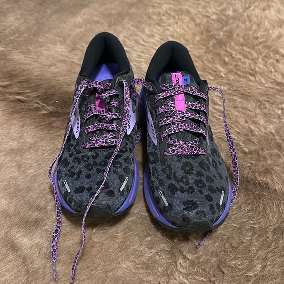 Brooks Shoes - Brooks brand new never worn without tags.   Ghost 14.      Size 9